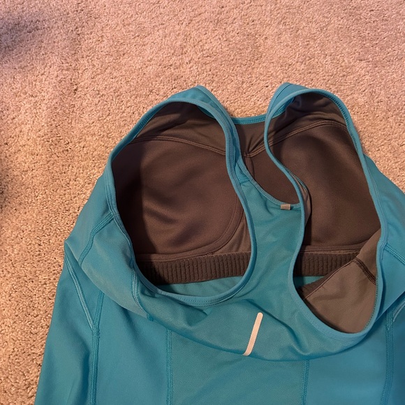 Nike women’s Dri-Fit Turquoise and White Athletic Tank size XL with built in bra - Picture 6 of 8